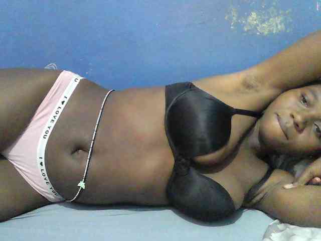 Mystiq-Ella webcam