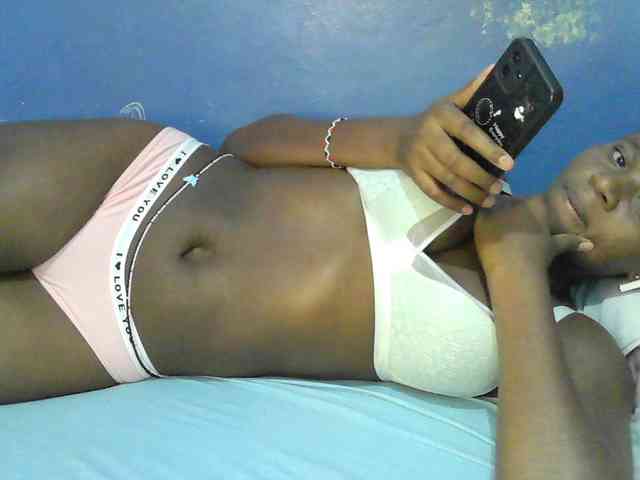 Mystiq-Ella webcam