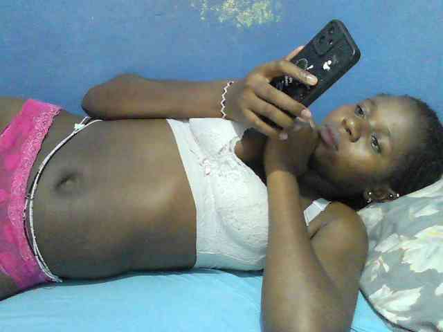 Mystiq-Ella webcam