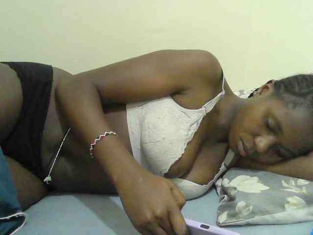 Mystiq-Ella webcam