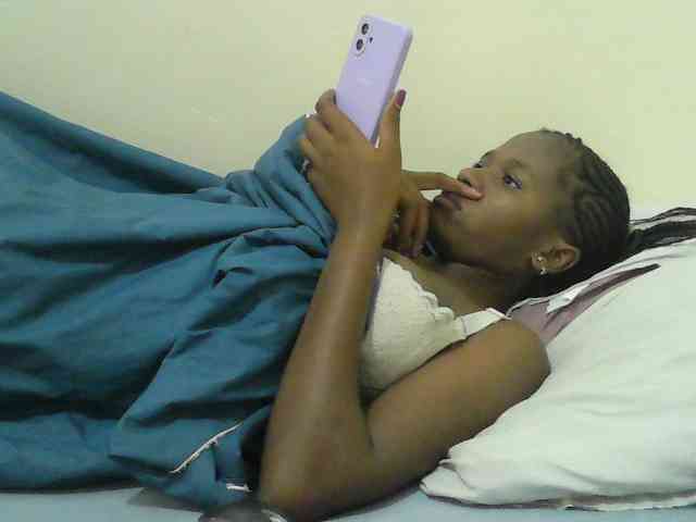 Mystiq-Ella Live Webcam on BongaCams