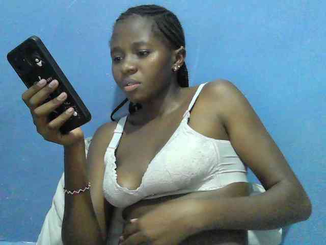 Mystiq-Ella webcam