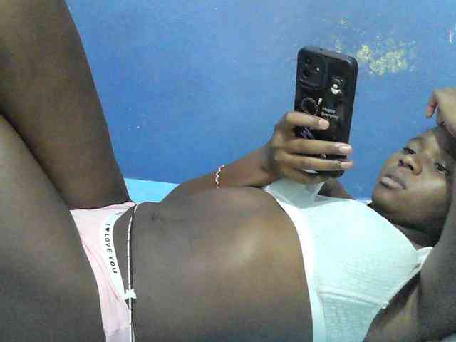 Mystiq-Ella webcam