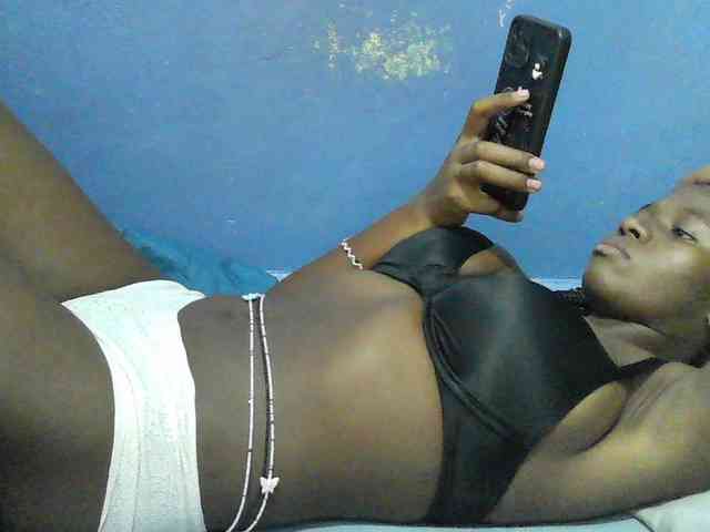 Mystiq-Ella webcam