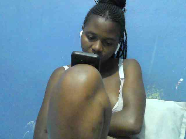 Mystiq-Ella webcam