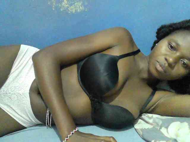 Mystiq-Ella Live Webcam on BongaCams