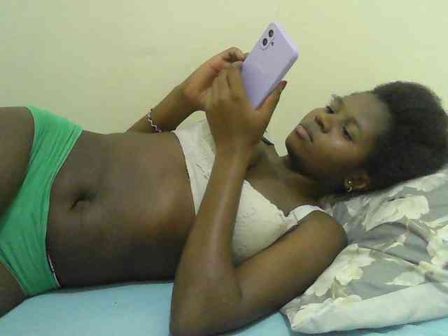Mystiq-Ella webcam