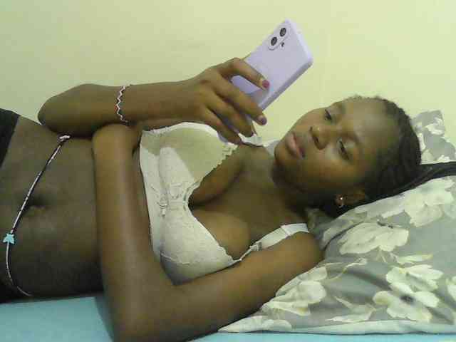 Mystiq-Ella webcam