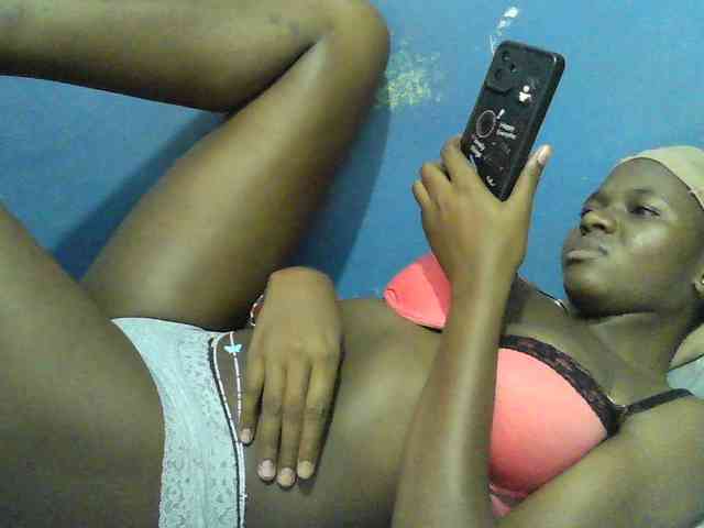 Mystiq-Ella webcam