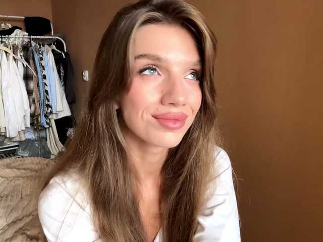 BlondellFriot live cam on BongaCams