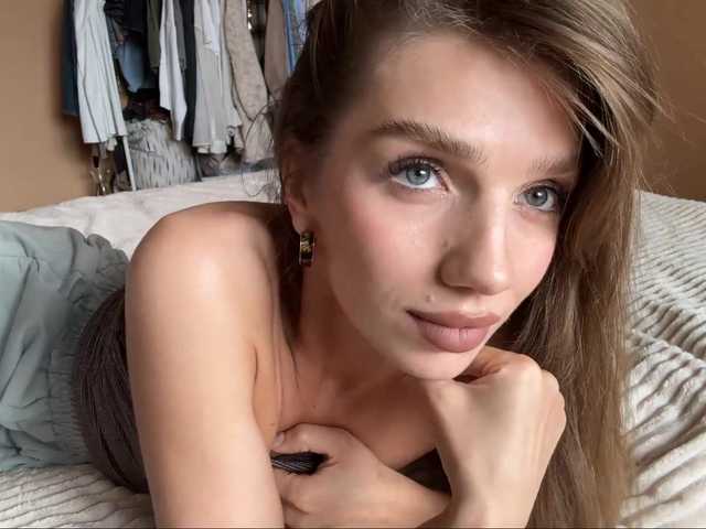 BlondellFriot live cam on BongaCams