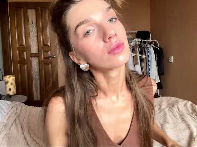 BlondellFriot live cam on BongaCams