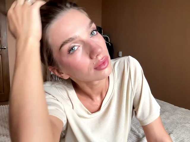 BlondellFriot live cam on BongaCams