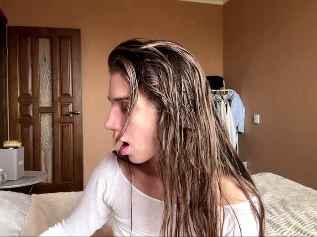 BlondellFriot live cam on BongaCams