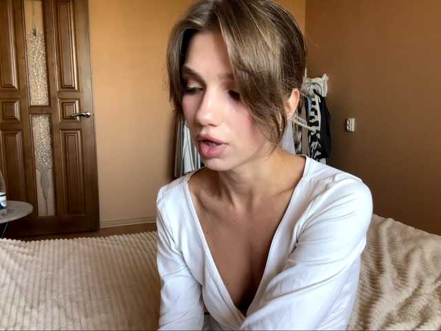 BlondellFriot live cam on BongaCams