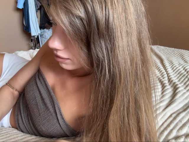 BlondellFriot live cam on BongaCams