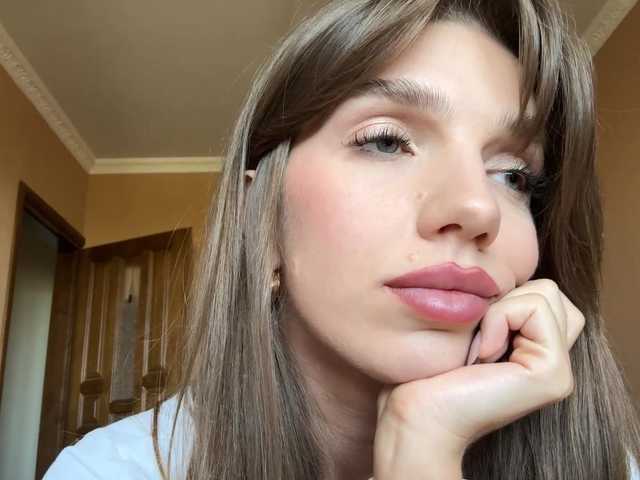 BlondellFriot live cam on BongaCams