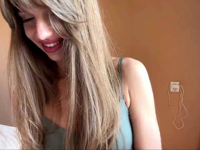 BlondellFriot live cam on BongaCams