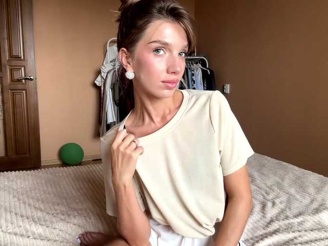 BlondellFriot live cam on BongaCams