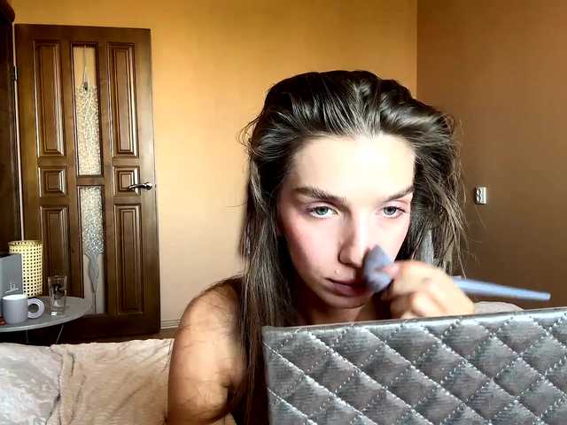 BlondellFriot live cam on BongaCams