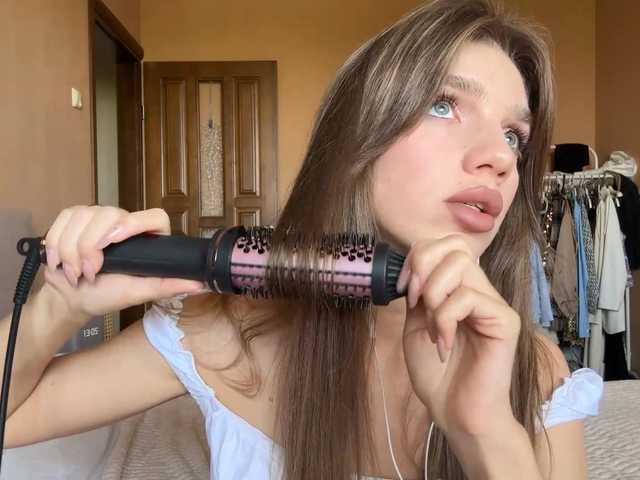 BlondellFriot live cam on BongaCams