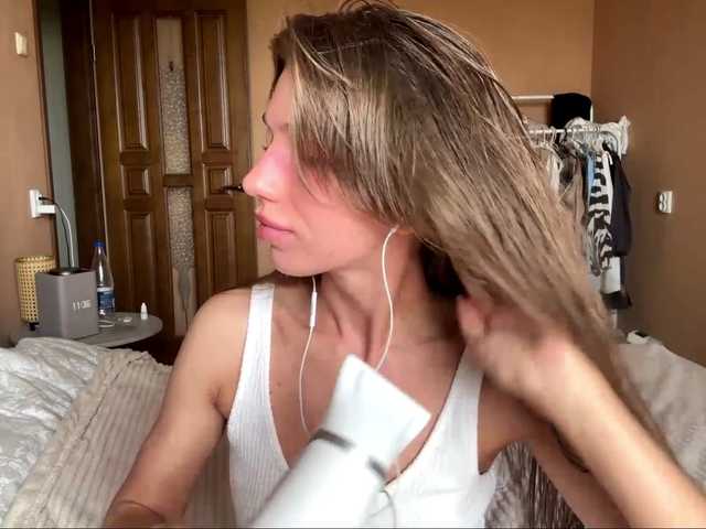 BlondellFriot live cam on BongaCams