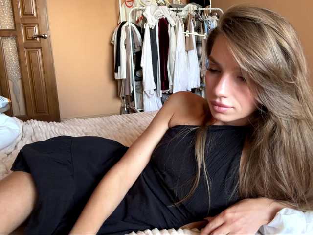 BlondellFriot live cam on BongaCams