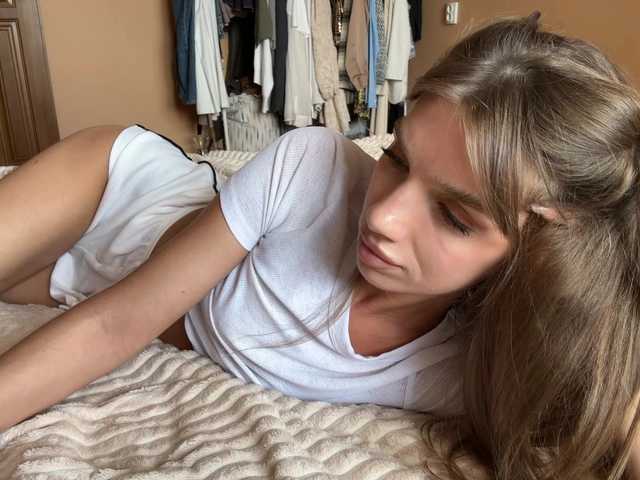 BlondellFriot live cam on BongaCams