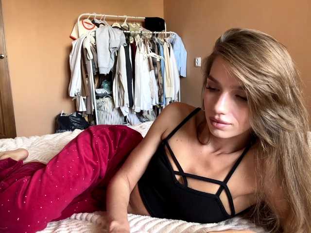 BlondellFriot live cam on BongaCams