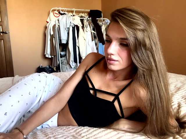 BlondellFriot live cam on BongaCams