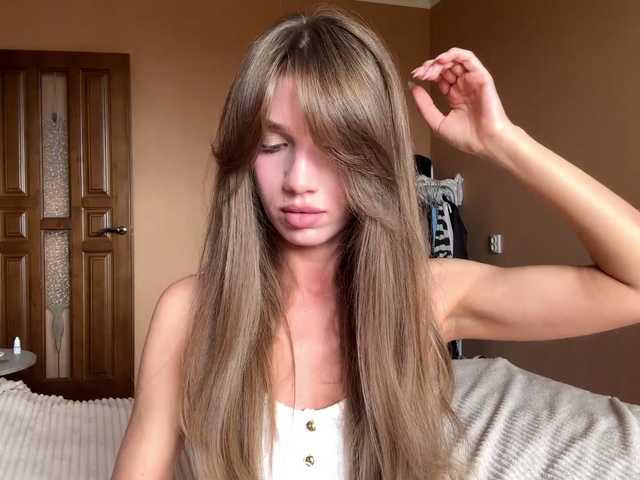 BlondellFriot live cam on BongaCams
