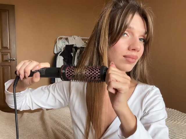 BlondellFriot live cam on BongaCams