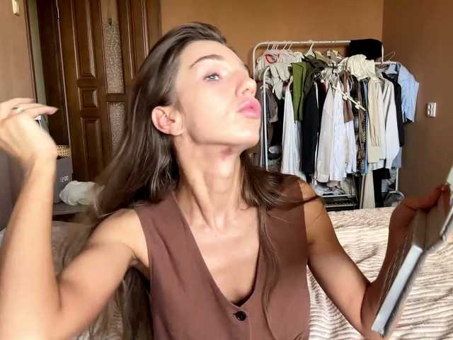 BlondellFriot live cam on BongaCams