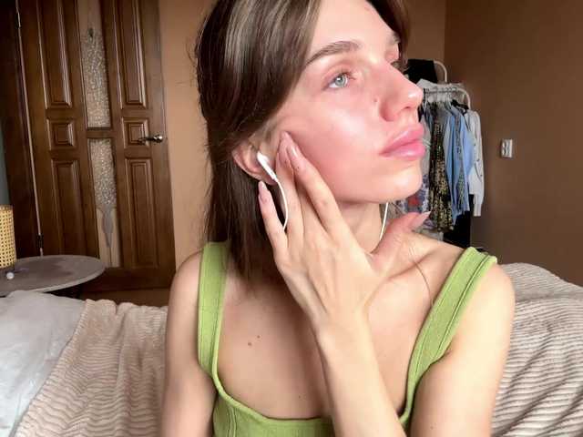 BlondellFriot live cam on BongaCams