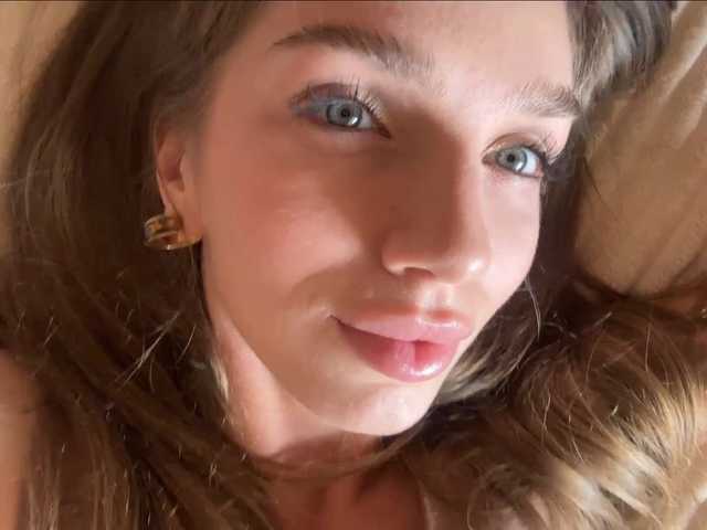 BlondellFriot live cam on BongaCams