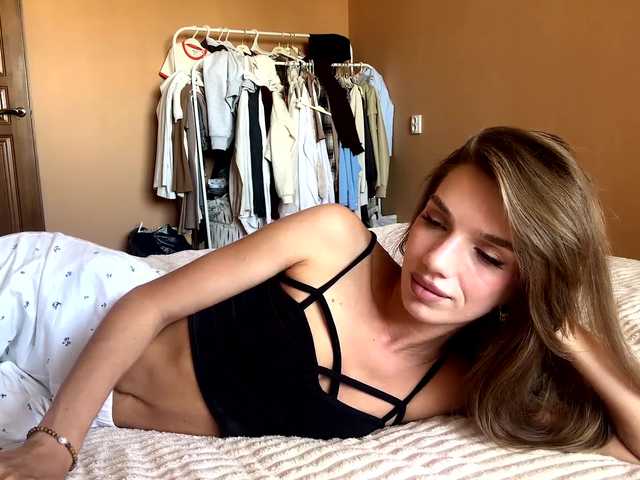 BlondellFriot live cam on BongaCams