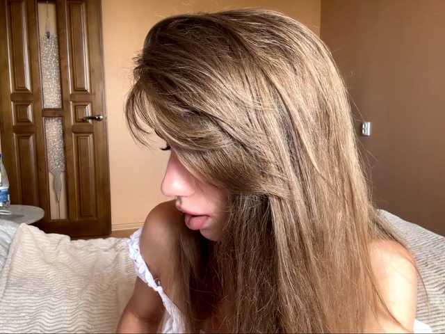 BlondellFriot live cam on BongaCams