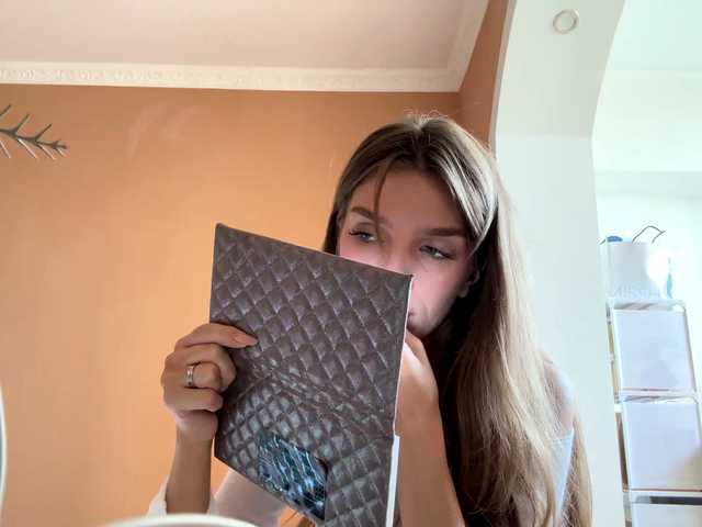 BlondellFriot live cam on BongaCams