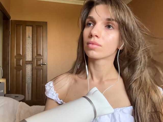 BlondellFriot live cam on BongaCams