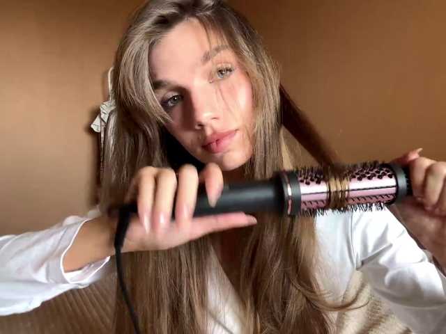 BlondellFriot live cam on BongaCams