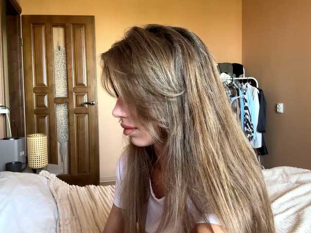 BlondellFriot live cam on BongaCams