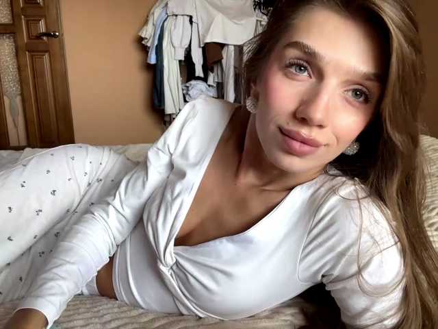 BlondellFriot live cam on BongaCams