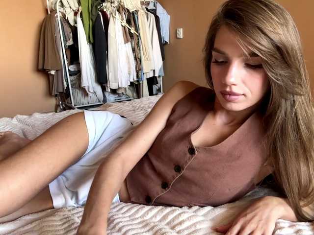 BlondellFriot live cam on BongaCams