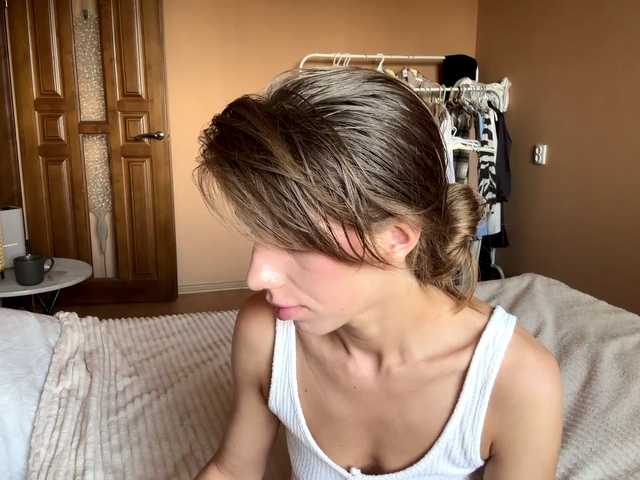 BlondellFriot live cam on BongaCams
