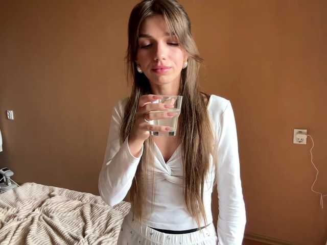 BlondellFriot live cam on BongaCams