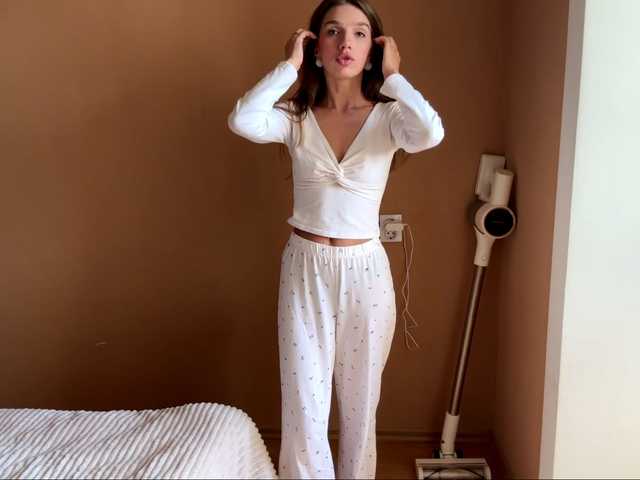 BlondellFriot live cam on BongaCams