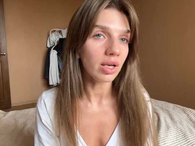 BlondellFriot live cam on BongaCams