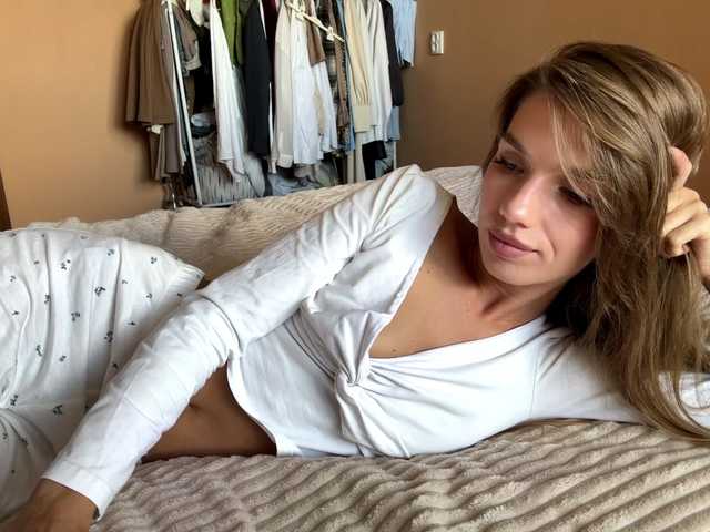 BlondellFriot live cam on BongaCams