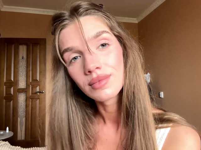 BlondellFriot live cam on BongaCams