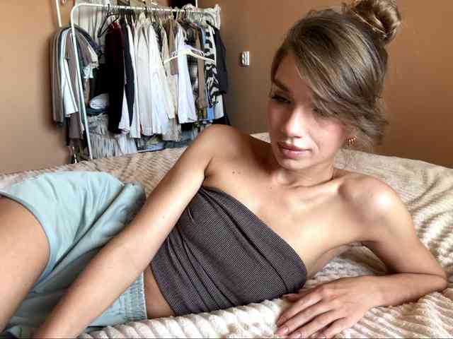 BlondellFriot Live Webcam on BongaCams
